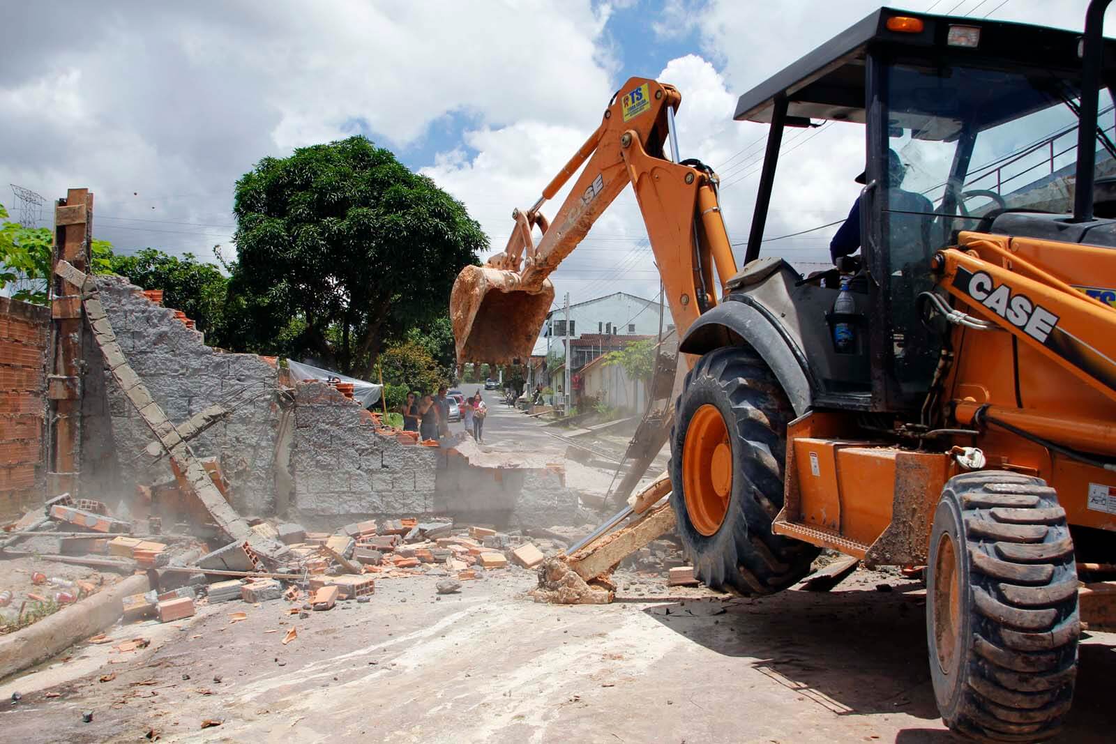 Demolição industrial em Manaus